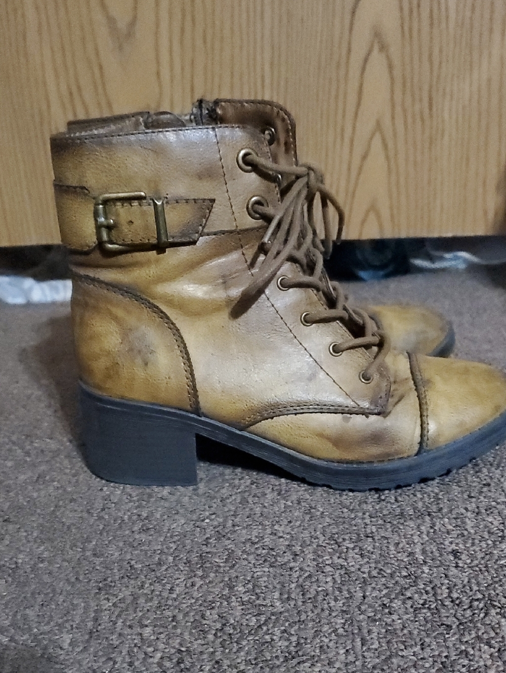 Women's Lace-Up Ankle Boots in Tan
